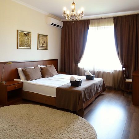 Henry Ford Mini Hotel Odessa Dış mekan fotoğraf