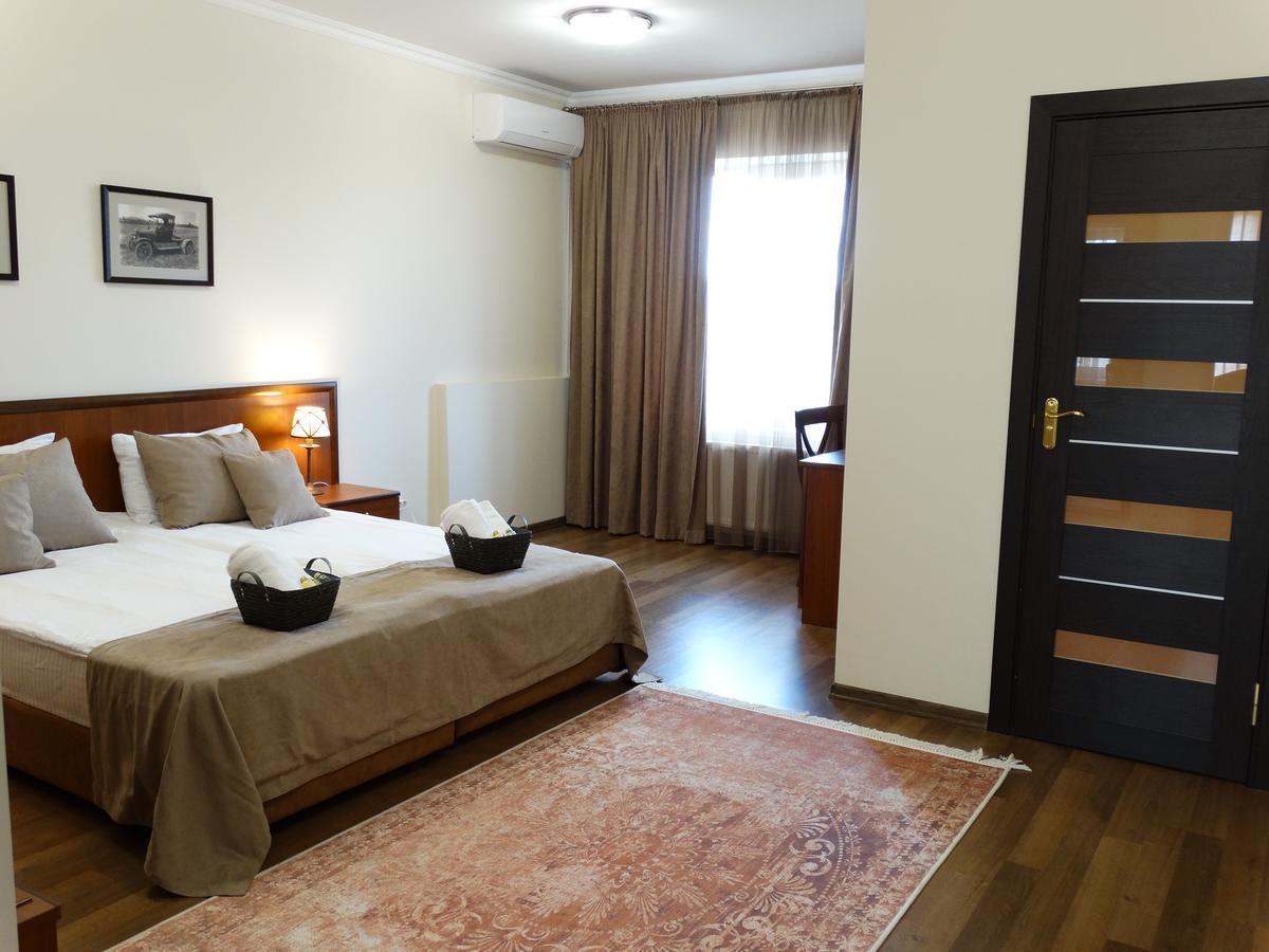 Henry Ford Mini Hotel Odessa Dış mekan fotoğraf