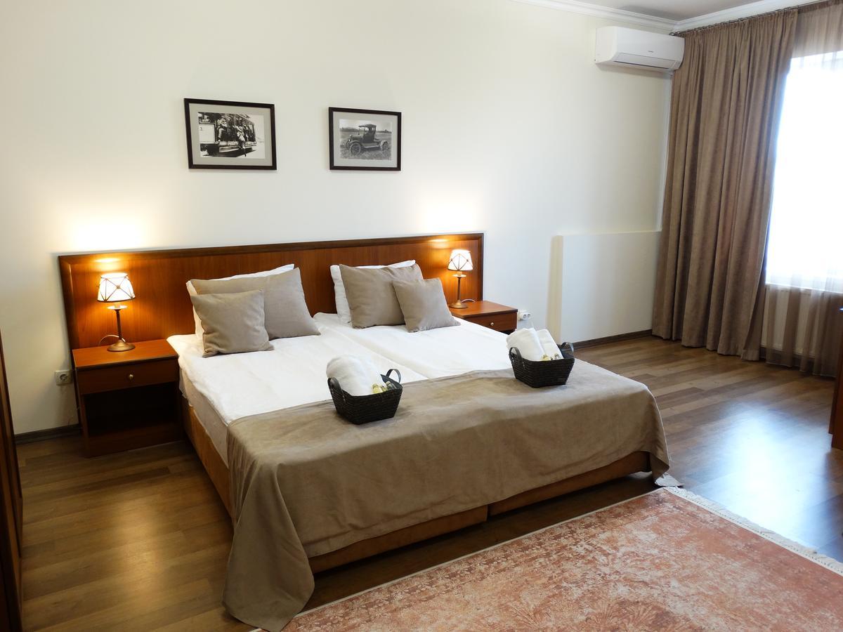 Henry Ford Mini Hotel Odessa Dış mekan fotoğraf