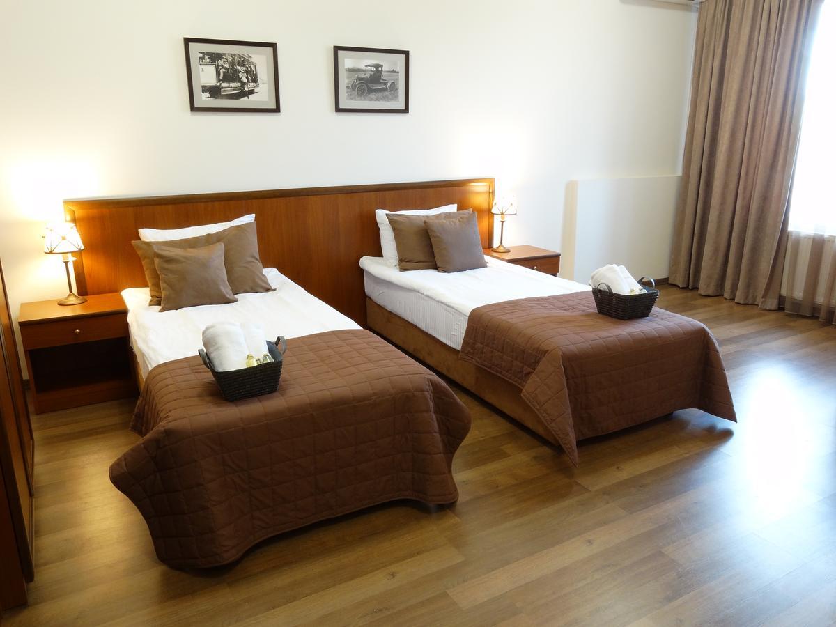 Henry Ford Mini Hotel Odessa Dış mekan fotoğraf