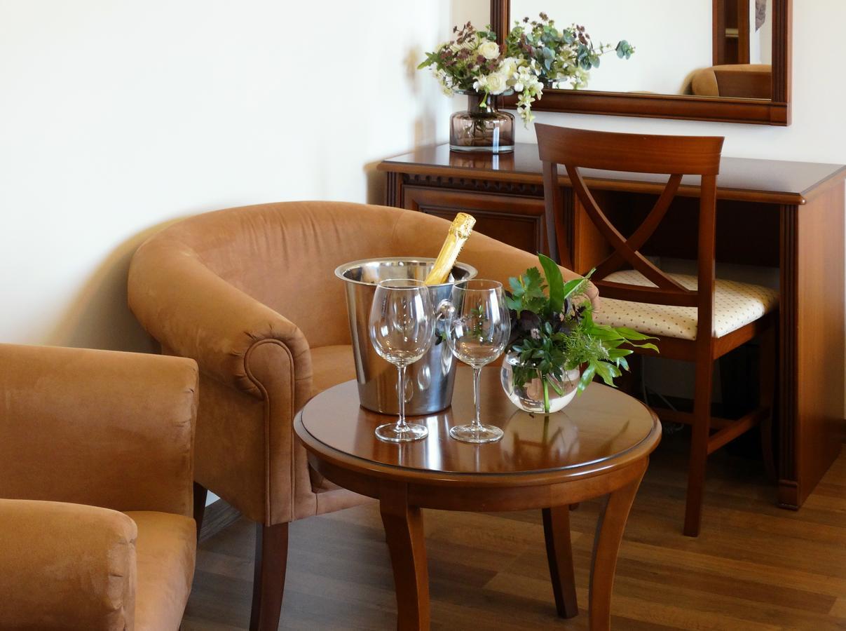 Henry Ford Mini Hotel Odessa Dış mekan fotoğraf