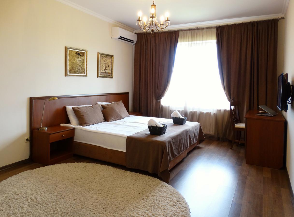 Henry Ford Mini Hotel Odessa Dış mekan fotoğraf