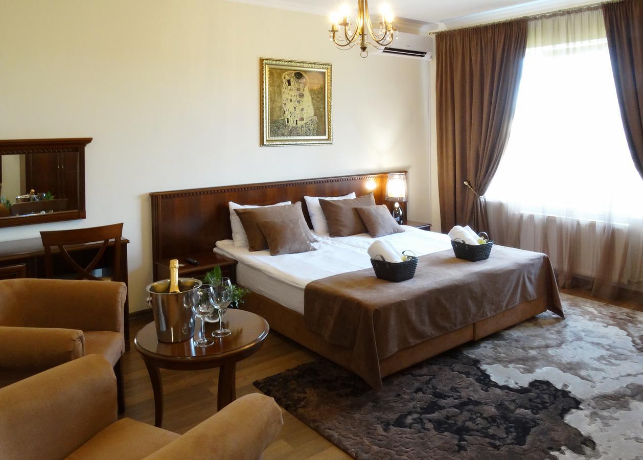 Henry Ford Mini Hotel Odessa Dış mekan fotoğraf